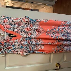 Cute beach/summer dress. Just above the knee. Could be a beach coverup